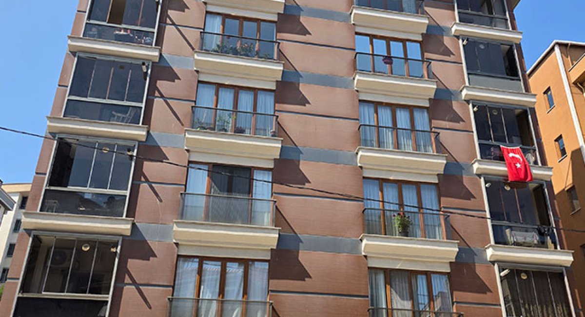 Karlıktepe Mahallesi Çeşme Caddesi No 15 Köse Apt. 125 M2 Brüt 100 M2 Net 10 Daire 2 Dükkan 590 M2 Arsa 3 Artı 1