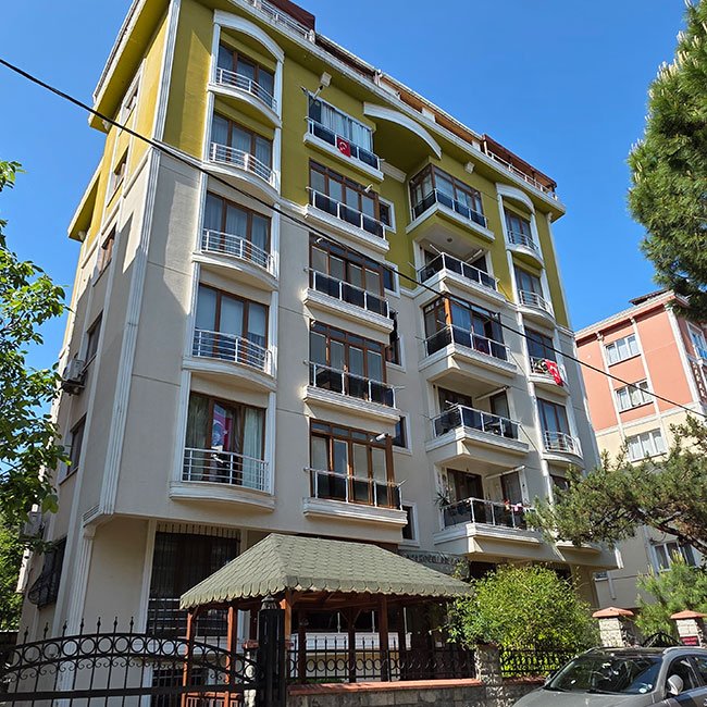 Karlıktepe Mahallesi İsmet Paşa Sokak Ertuğ Kuzey Apt No 17 6 Kat 12 Daire No 1  3 Artı1 580 M2 Arsa 120 M2 Brüt 90 M Net